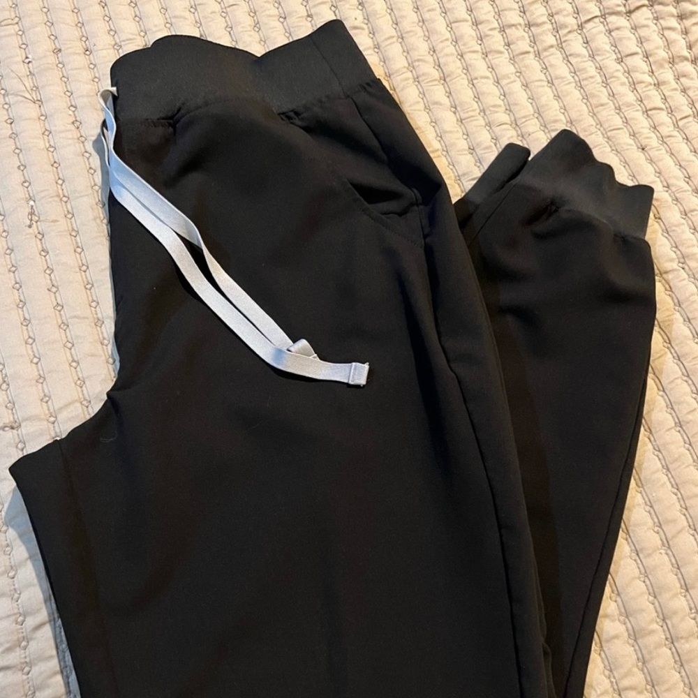 Black Figs High Wasted Zamora Jogger Scrub Pants Petite Medium